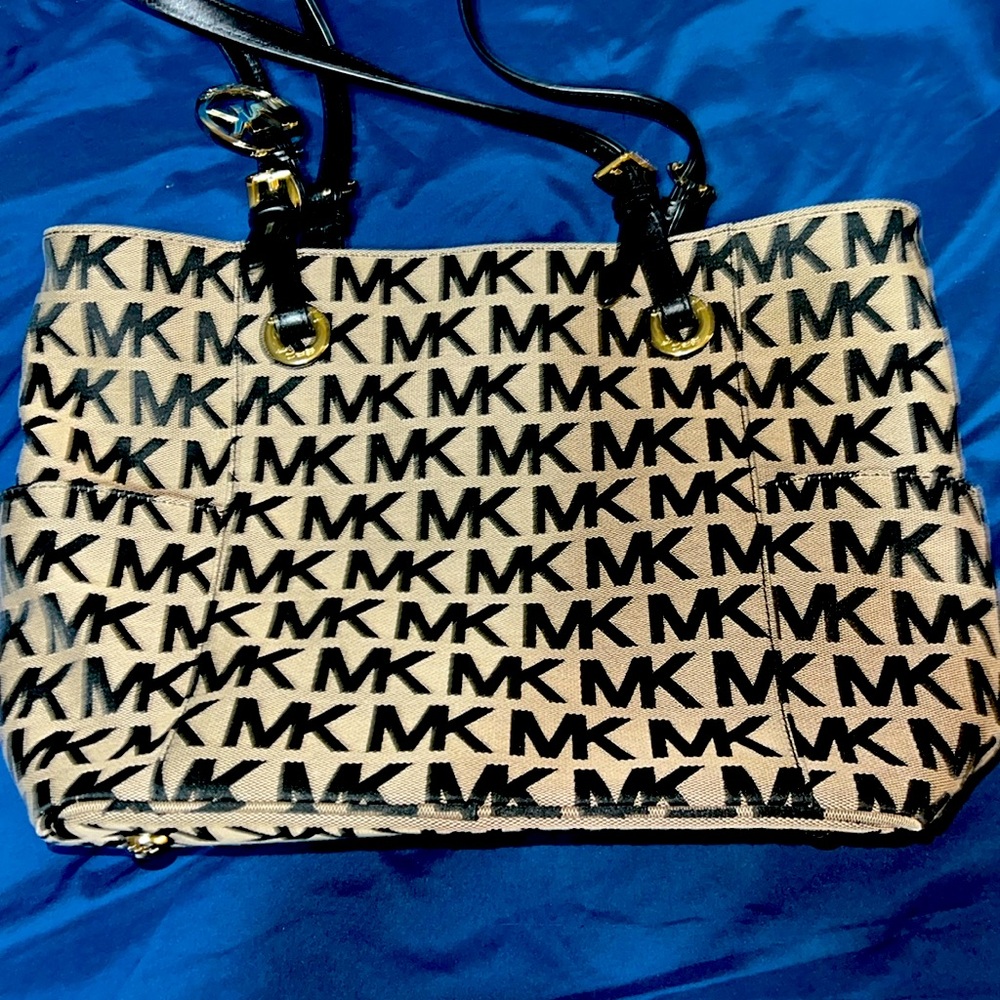 Michael Kors purse great used condition